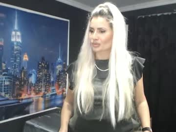 Laras_Moans Chaturbate stream image from December 28, 2024