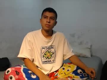 Danielitopapii Chaturbate stream image from December 28, 2024