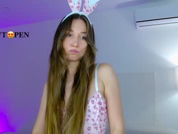 Ambertan1 Chaturbate stream image from December 28, 2024