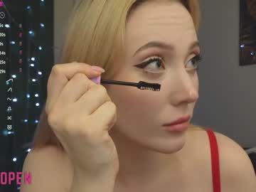 Lunalovelyy_ Chaturbate stream image from December 28, 2024