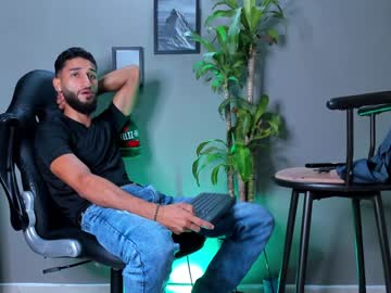 Stevenvelezz Chaturbate stream image from December 28, 2024