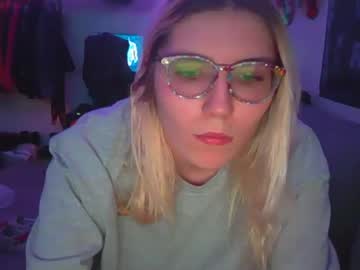 Selenebaby Chaturbate stream image from December 28, 2024
