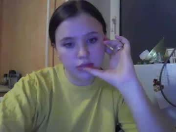 Moonaxhoney Chaturbate stream image from December 29, 2024