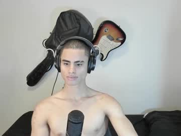 Zenhzu Chaturbate stream image from December 29, 2024