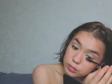 Mia__Lunaa Chaturbate stream image from December 29, 2024