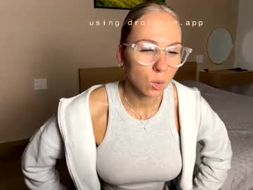 Viktoriaaember Chaturbate stream image from December 29, 2024