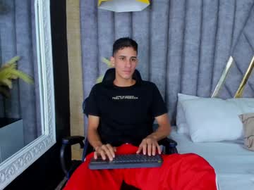 Jakemoxleey Chaturbate stream image from December 29, 2024