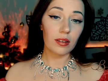 Missbeverlymills Chaturbate stream image from December 29, 2024