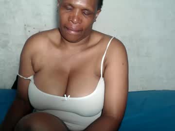Yummytittsxx Chaturbate stream image from December 29, 2024