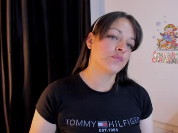 Roxanetyer Chaturbate stream image from December 29, 2024