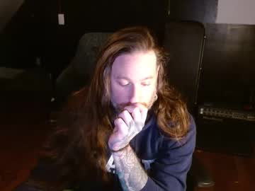 Longhair021 Chaturbate stream image from December 29, 2024