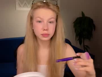 Sky_Lol1y Chaturbate stream image from December 30, 2024