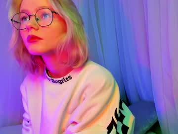 Blondylilu Chaturbate stream image from December 30, 2024