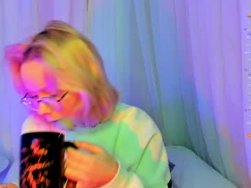 Blondyliluu Chaturbate stream image from December 30, 2024