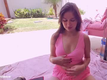 Genevieeve Chaturbate stream image from December 30, 2024