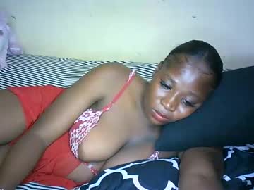Qwueen_Mama Chaturbate stream image from December 30, 2024
