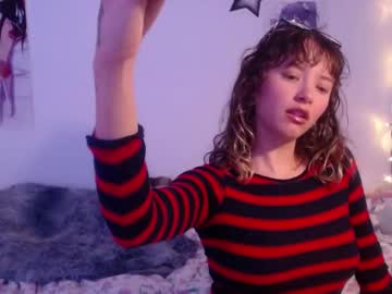 Pikawiii Chaturbate stream image from December 30, 2024