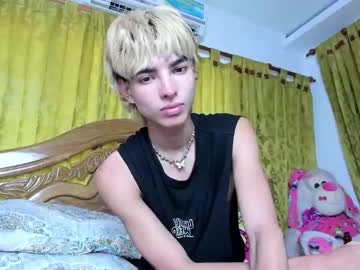 Santy_Kitty Chaturbate stream image from December 30, 2024