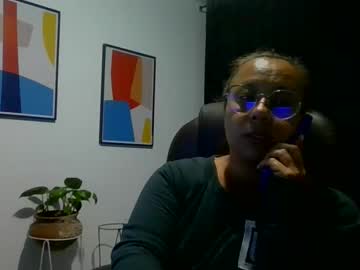 Milfginebra Chaturbate stream image from December 31, 2024