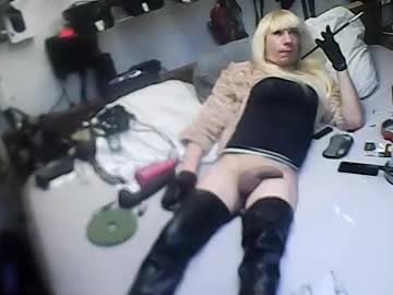 Smokeslut365 Chaturbate stream image from December 31, 2024
