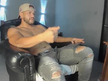 Machohandsome Chaturbate stream image from December 31, 2024