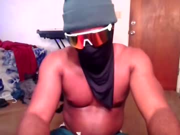 R3xx_S3xx72 Chaturbate stream image from December 31, 2024