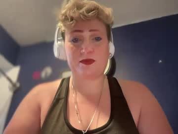 Newkitttyplayground Chaturbate stream image from December 31, 2024