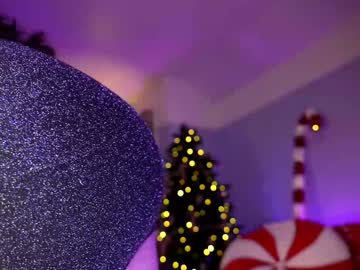 Littlee33 Chaturbate stream image from December 31, 2024
