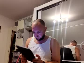 Showstripcum Chaturbate stream image from January 01, 2025
