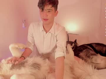 Andrew_Luxo Chaturbate stream image from January 01, 2025