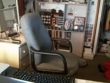 Stickey4areason Chaturbate stream image from January 01, 2025