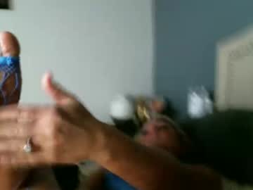 Kmbxnwz Chaturbate stream image from January 01, 2025