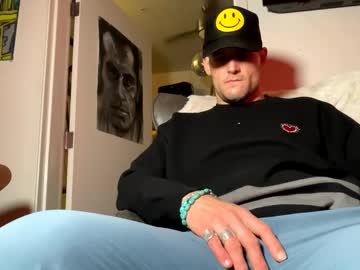Theoutfitter Chaturbate stream image from January 01, 2025