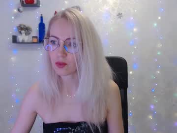 Luckcristal Chaturbate stream image from January 01, 2025