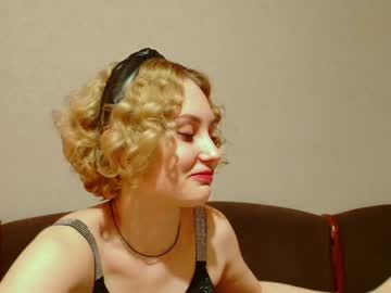 Emiliya_Blond Chaturbate stream image from January 01, 2025