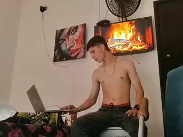 Jhongrey2 Chaturbate stream image from January 01, 2025