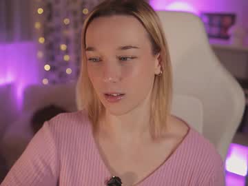 Emily_Fox_Official Chaturbate stream image from January 01, 2025