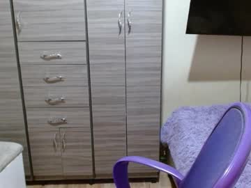 Nia_Cop Chaturbate stream image from January 02, 2025