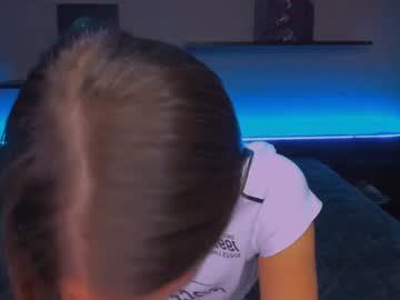 Alexabarkley Chaturbate stream image from January 02, 2025