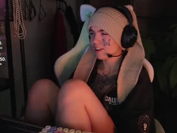 Bluedweeb Chaturbate stream image from January 02, 2025