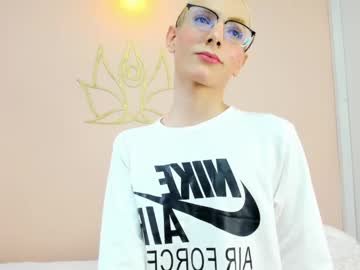 Liamluna_ Chaturbate stream image from January 02, 2025