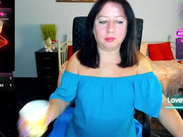 Julia_Dean Chaturbate stream image from January 02, 2025