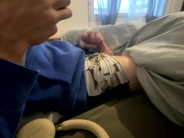 Mouillelenos Chaturbate stream image from January 02, 2025