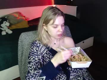 Swetykitty Chaturbate stream image from January 02, 2025