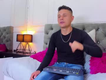 Aaron_Evanss_ Chaturbate stream image from January 02, 2025