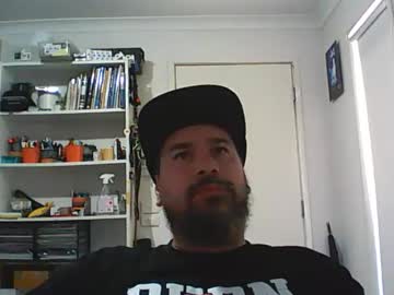 Theozbeardguy Chaturbate stream image from January 02, 2025