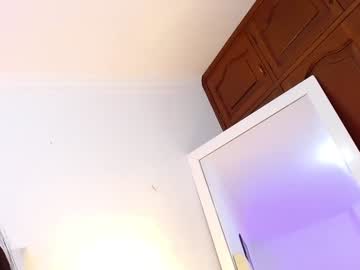 Queenie_Star Chaturbate stream image from January 03, 2025