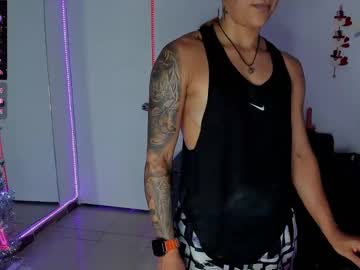 Zhoestrong Chaturbate stream image from January 03, 2025