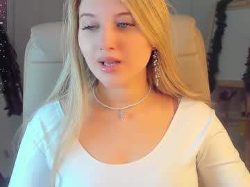 Evacadooo Chaturbate stream image from January 03, 2025