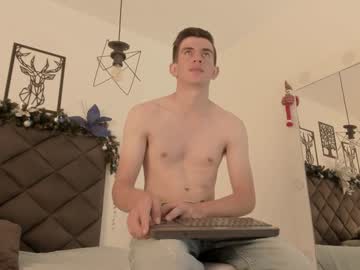 Mikaelslow Chaturbate stream image from January 03, 2025